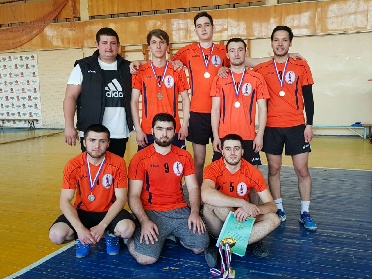 Серебряными призёрами спартакиады среди высших учебных заведений Астраханской области стала  сборная команда по волейболу Астраханского ГМУ