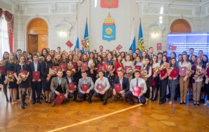 100 астраханских  студентов удостоены звания губернаторских стипендиатов