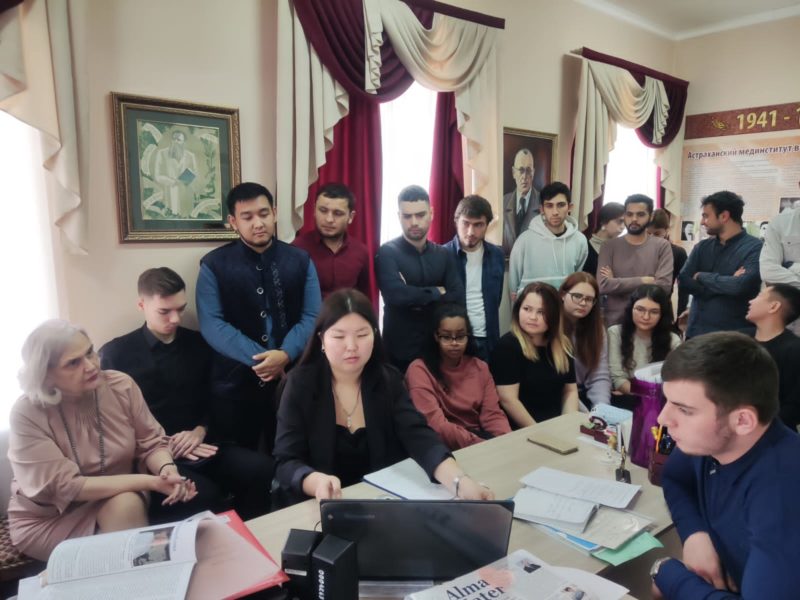 Студенты Астраханского ГМУ приняли участие в круглом столе ко Дню рождения университета