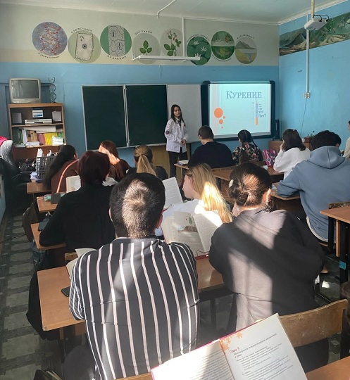 Отряд “Группа крови” провел лекцию для школьников о вреде курения