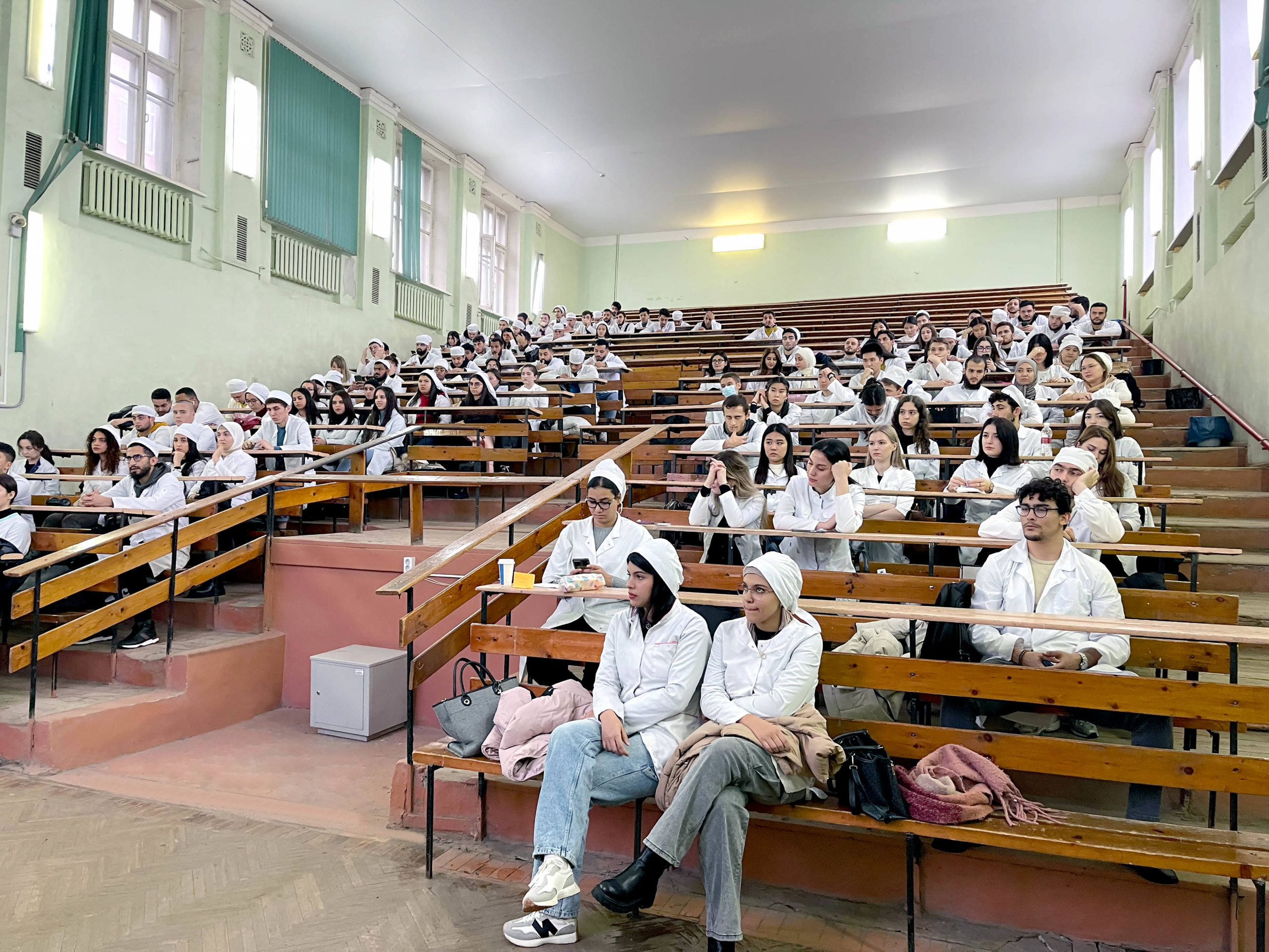 Участник специальной военной операции прочитал лекцию для студентов-медиков