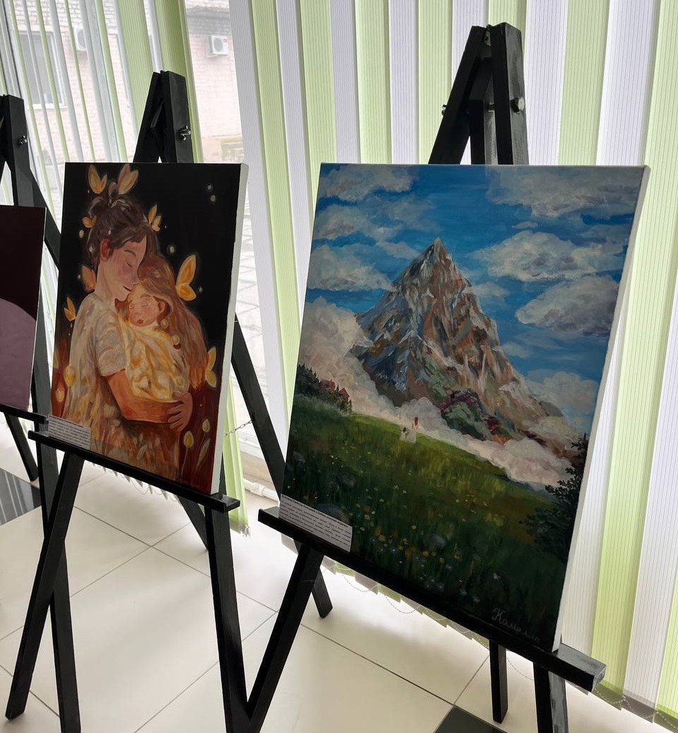 Первая выставка картин студентов Астраханского ГМУ «Искусство способно исцелять»