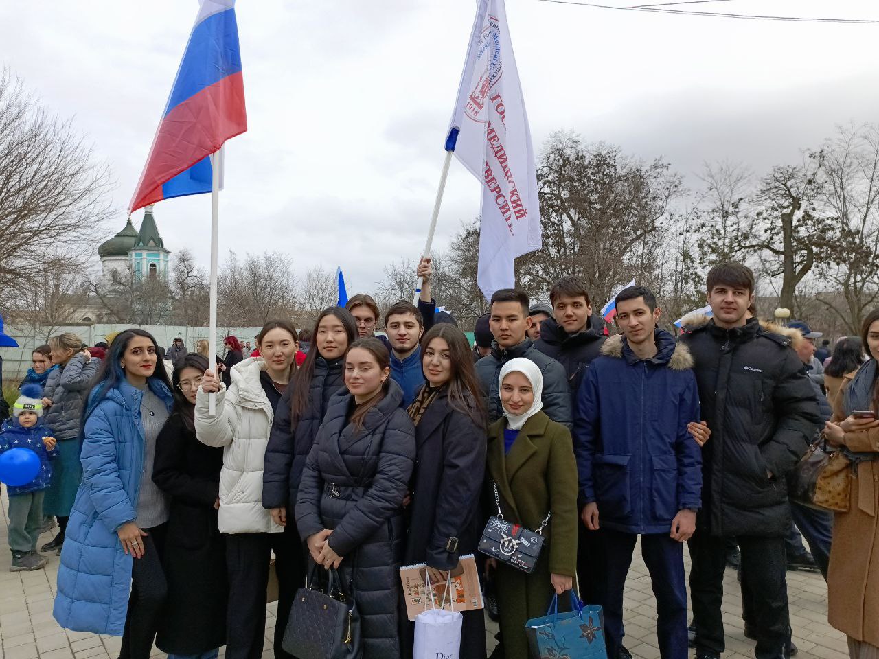Студенты Астраханского ГМУ приняли участие в митинге-концерте, приуроченном к 10-летию присоединения Крыма к России