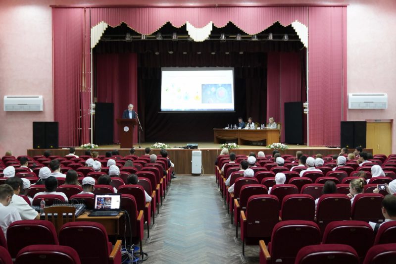 Профессор из Сербии Владимир Юришич принял участие в студенческой научно-практической конференции в Астраханском ГМУ