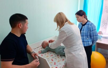 В Астраханском ГМУ прошел мастер-класс по уходу за новорожденным