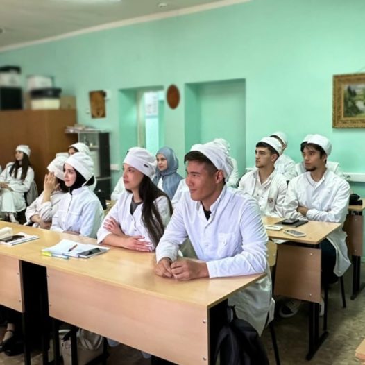 В Астраханском ГМУ состоялся круглый стол по вопросам безопасности пациентов в ортопедической стоматологии
