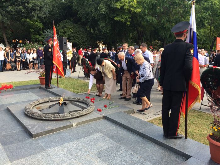 14 сентября в Братском саду у Вечного огня состоялся митинг в рамках Международной вахты памяти «Нас миллионы панфиловцев».