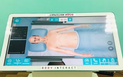 Будущие врачи применили свои знания и умения, оказывая помощь виртуальному пациенту на экранном симуляторе «БодиИнтеракт»