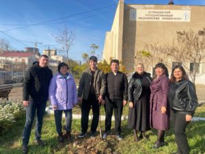 Студенты Астраханского ГМУ заложили новую "Аллею Памяти"