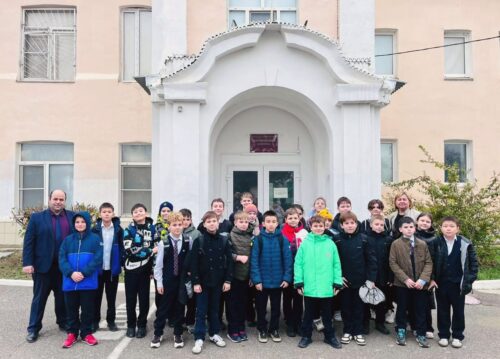 Спасли бабушку Веру и оживили манекен: школьники провели незабываемый день в Астраханском ГМУ