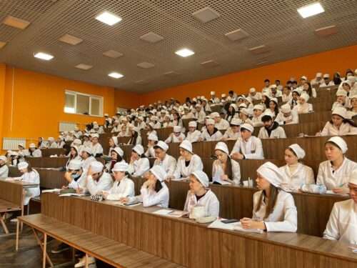 Просвещение и профилактика: акции ко Дню борьбы со СПИДом в Астраханском ГМУ