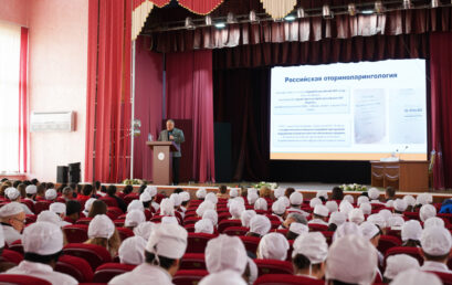 От кохлеарных имплантов до операций с роботом: Николай Дайхес рассказал в Астраханском ГМУ о будущем российской оториноларингологии