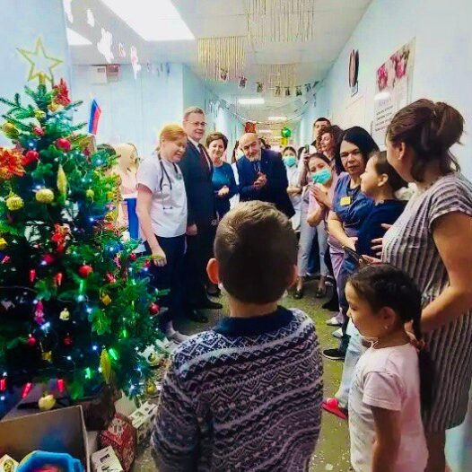 Астраханский ГМУ подарил праздник детям в Областной больнице им. Силищевой