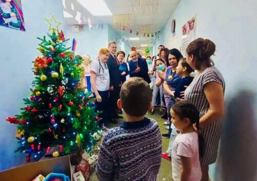 Астраханский ГМУ подарил праздник детям в Областной больнице им. Силищевой