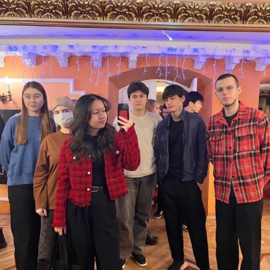 В рамках реализации культурно-массовых мероприятий для студентов Астраханского ГМУ, обучающихся на бюджетной основе, была организована серия мероприятий в Астраханском драматическом театре