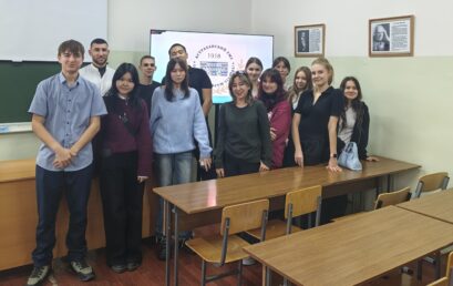 В Астраханском ГМУ провели профориентационный урок «Юный гигиенист» для школьников