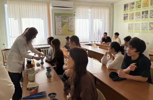 Школьники погрузились в магию создания лекарств в Астраханском ГМУ Школьники погрузились в магию создания лекарств в Астраханском ГМУ