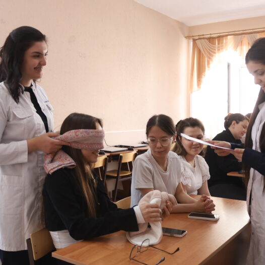 Студенты Астраханского ГМУ провели профориентационное мероприятие для школьников с ОВЗ