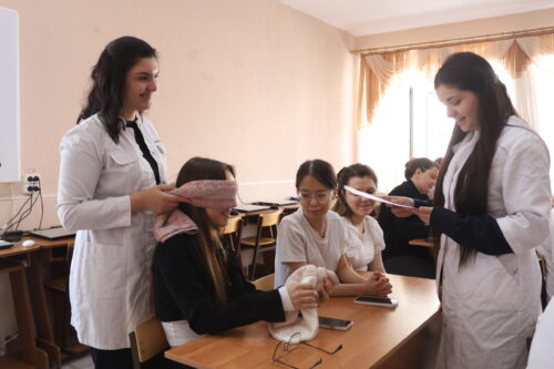 Студенты Астраханского ГМУ провели профориентационное мероприятие для школьников с ОВЗ