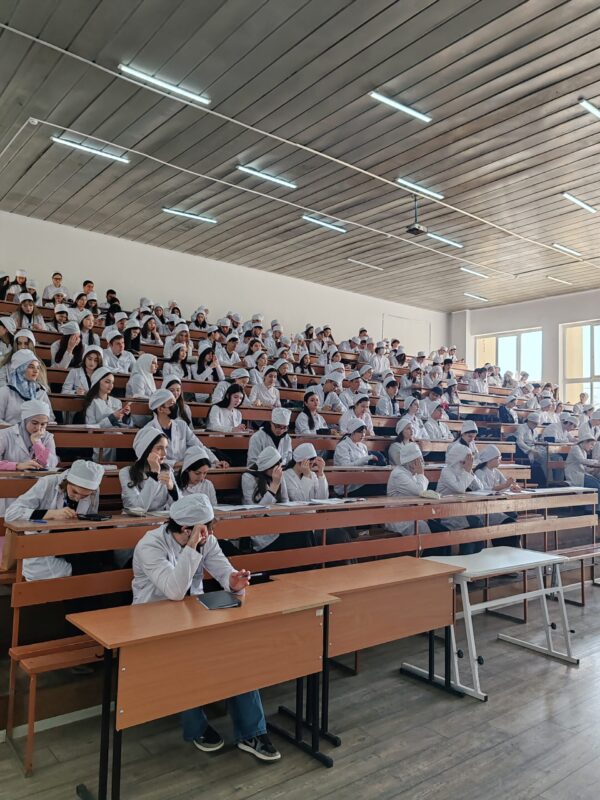 Со студентами Астраханского ГМУ обсудили проблему буллинга Со студентами Астраханского ГМУ обсудили проблему буллинга