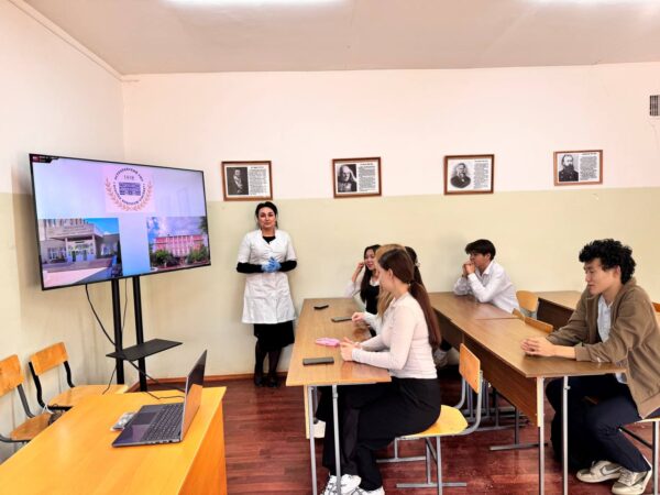 Профориентационное занятие со школьниками в рамках программы «Юный гигиенист»