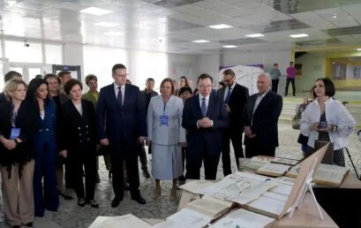 В Астраханском ГМУ открыли уникальную выставку редких книг по фармацевтике