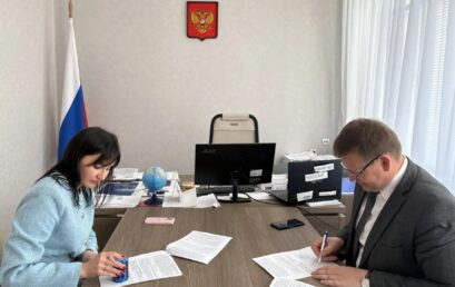 Ректор Астраханского ГМУ Сергей Поройский подписал договор о сотрудничестве с директором школы № 24