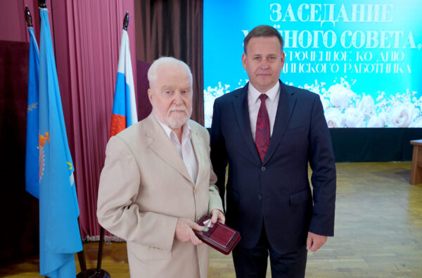 Ректор Астраханского ГМУ вручил сотрудникам вуза ведомственные награды Министерства здравоохранения Российской Федерации