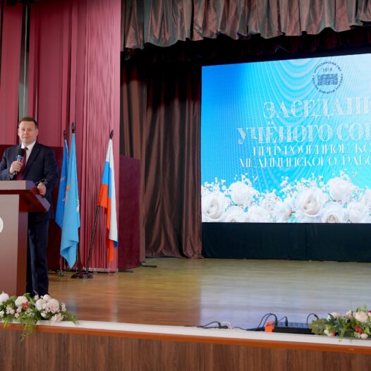 Ректор Астраханского ГМУ вручил сотрудникам вуза почетные грамоты министра здравоохранения Астраханской области