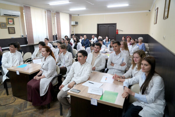 В Астраханском ГМУ состоялся III Педиатрический научно-образовательный баттл, приуроченный к 60-летию педиатрического факультета