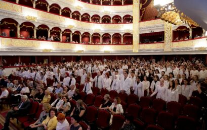В Астраханском театре Оперы и Балета состоялось торжественное вручение дипломов 55-му выпуску педиатрического факультета Астраханского ГМУ