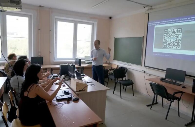 ИИ для преподавателя: от инструментов к собственному AI-помощнику