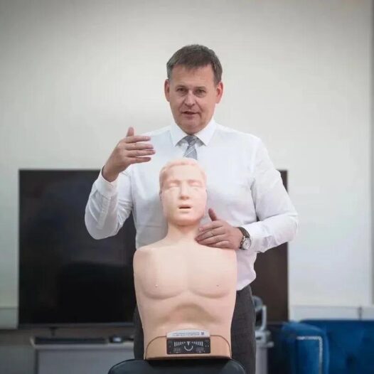 Ректор Астраханского ГМУ провёл мастер-класс по первой помощи для сотрудников фонда «Защитники Отечества»
